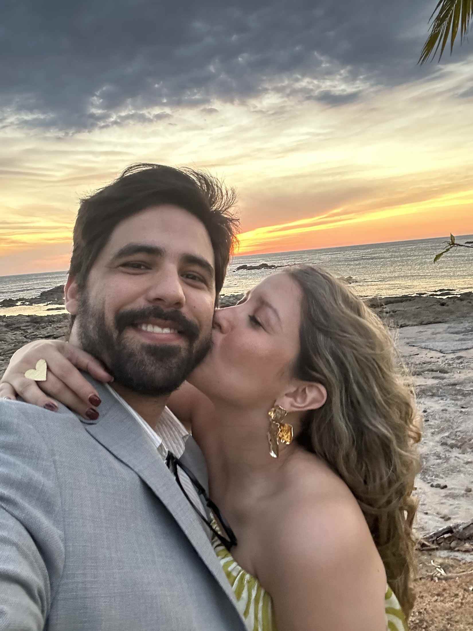 Stephanie y Rodrigo al atardecer